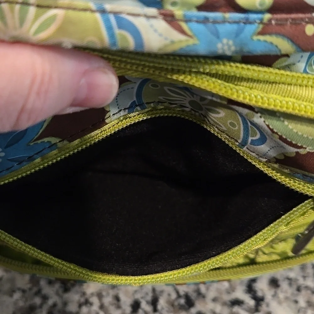 JU JU BE BACKPACK DIAPERBAG WITH CHANGING PAD. PAISLEY AND FLORAL.